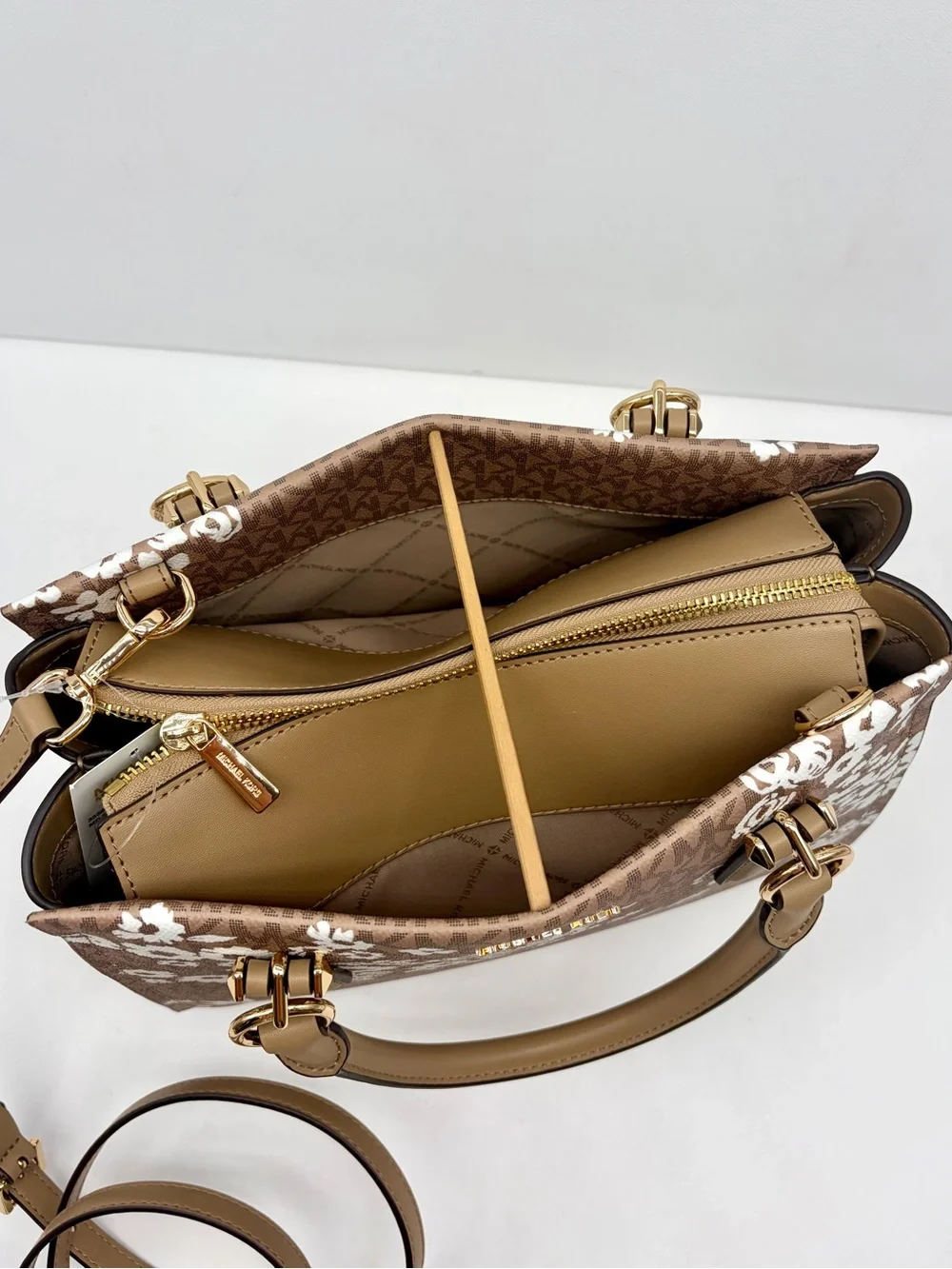 Michael Kors Marilyn Medium Printed Signature Logo Satchel Camel NWT